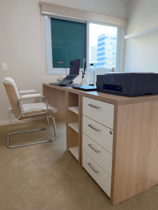 Mesa de Escritório com Gaveteiro e 2 Prateleiras