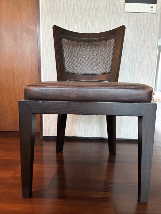 Conjunto Mesa de Jantar com 10 Cadeiras (2 com braços)