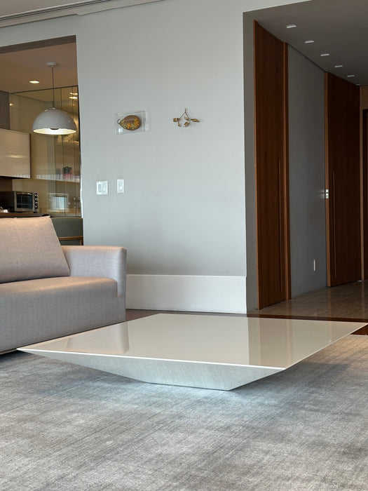 Mesa Centro "Tokyo" em Laca Branca – Silvio Romero para Dpot