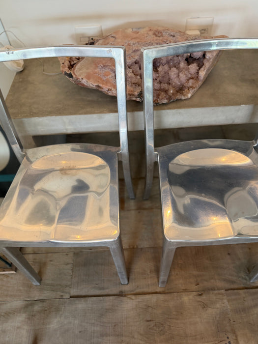 Conjunto com 8 Cadeiras “HUD” (2 Foscas e 6 Brilhantes) – Philippe Starck para Emeco