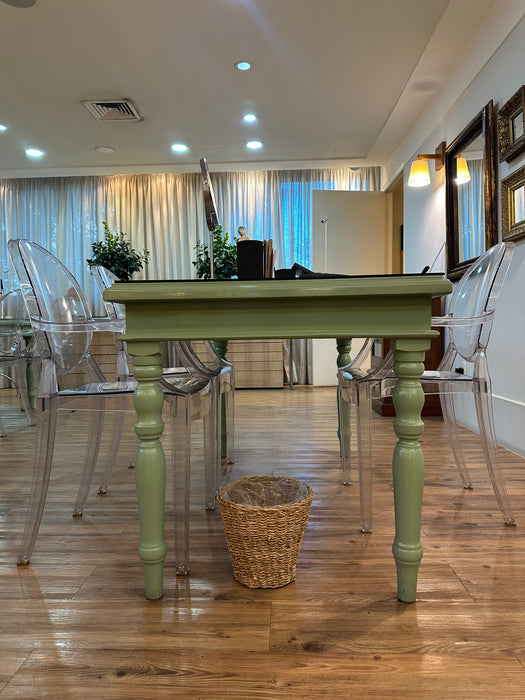 Mesa em Laca Verde com Vidro