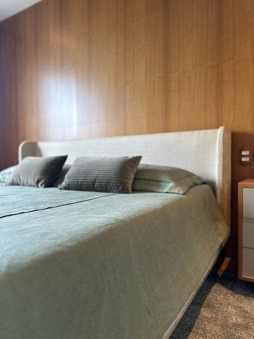 Cama King Size "Rimini" (colchão incluso) - Isabelle de Mari para Olho Interni