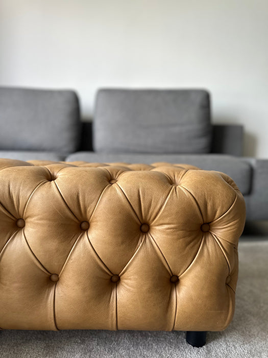 Sofá "C10" em Linho Natural Cinza - Marcus Ferreira para Carbono