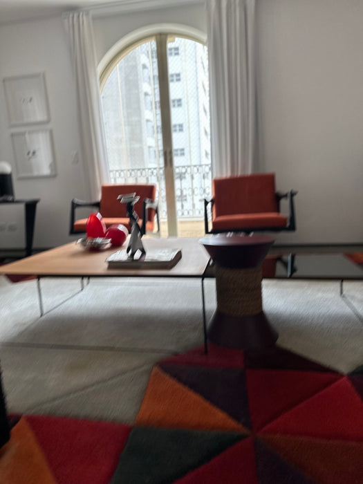 Par de Mesas de Centro “Mezanino” em Madeira e Espelhada – ,Ovo