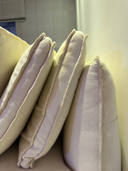 Sofá "Pillow" com Chaise – Estúdio Bola