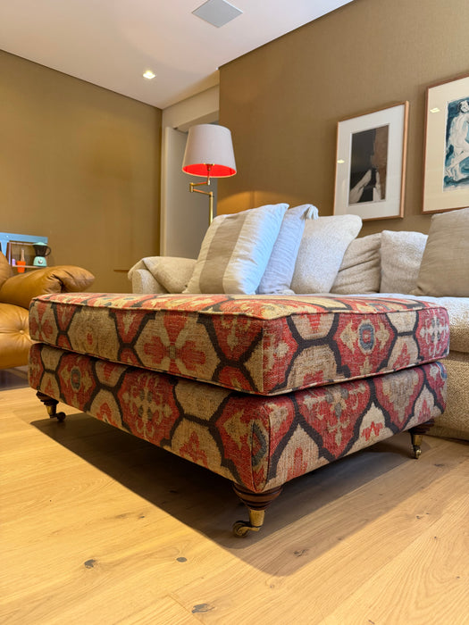 Pufe com Rodízios – Claridge House (tecido Entreposto)
