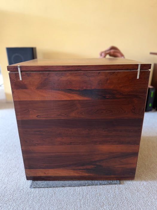 Mesa Lateral Cubo / Baú
