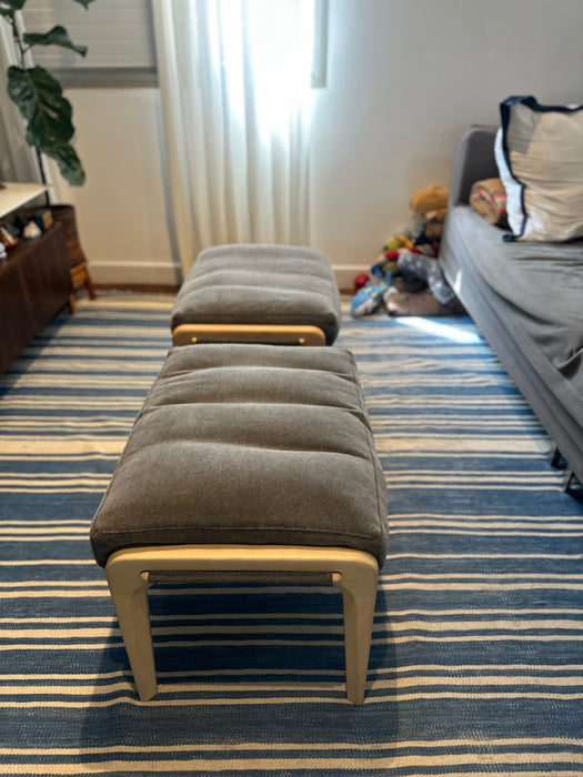 Par de Pufes "Alice"em Lona - Aristeu Pires