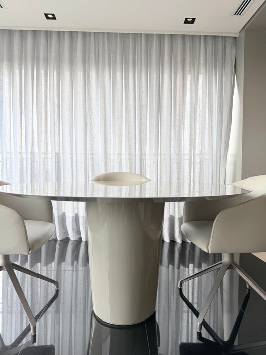 Mesa de Jantar Redonda em Laca - Artefacto