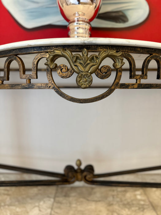 Aparador Clássico em Ferro com Tampo em Mármore