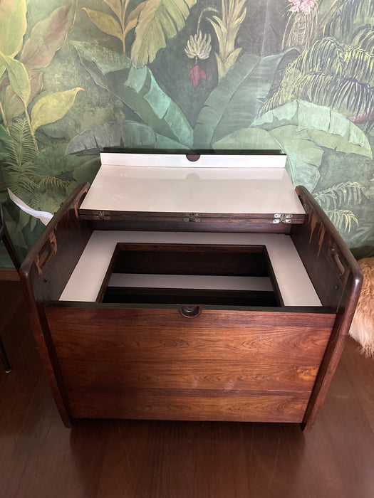 Carrinho de Chá / Bar em Jacarandá – Sérgio Rodrigues