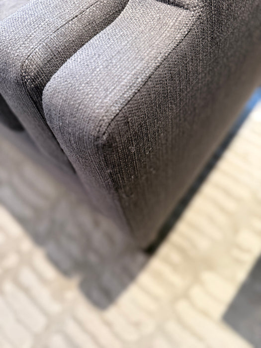 Sofá "Nola" de 3 Lugares em Tweed Cinza – Arteriors