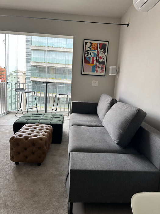 Sofá "C10" em Linho Natural Cinza - Marcus Ferreira para Carbono