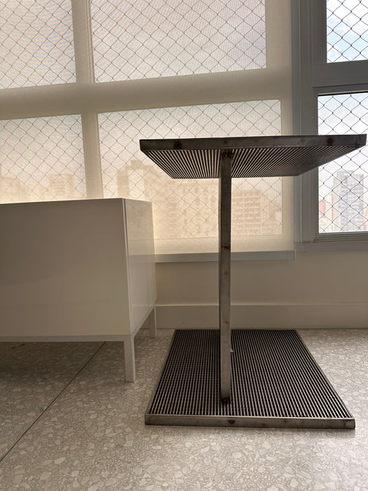 Mesa de Apoio Estilo Industrial em Ferro - Micasa