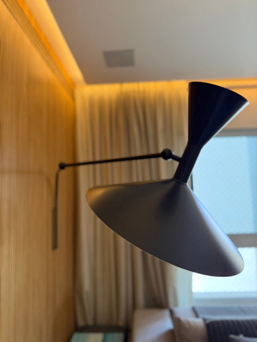 Luminária de Parede Articulada "Lampe de Marseille" - Le Courbusier Para Nemo