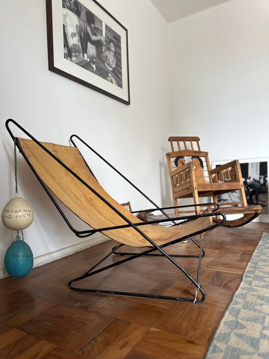 Poltrona “Deck” – Atribuída a Lina do Bardi |Adquirida em antiquário (não possui comprovante de autenticidade)
