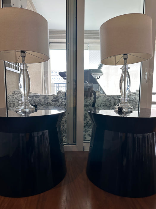 Mesa Lateral "Zago" em Laca Preta Brilhante – Érea