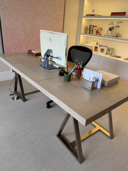 Mesa de Escritório Cavalete em Couro