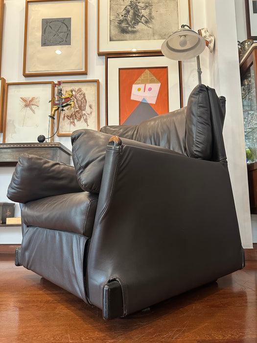 Poltrona “Viola D’Amore” em Couro – Piero di Martini para Cassina