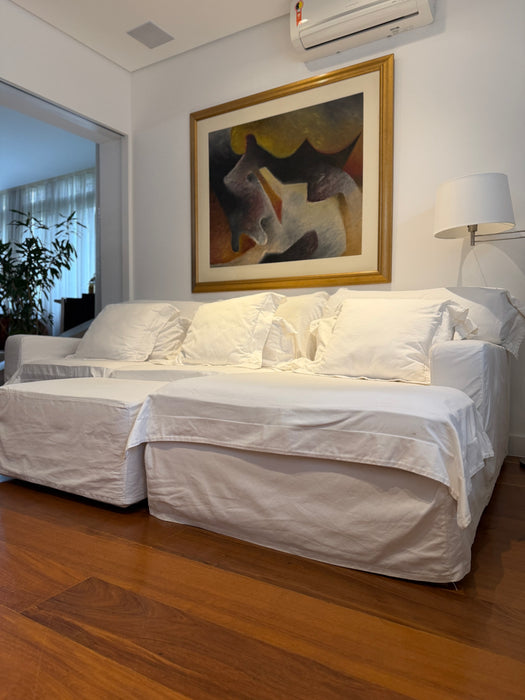 Sofá com Chaise e Pufe com Capa