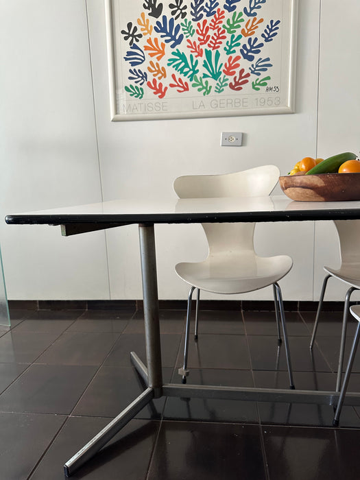 Mesa de Jantar Eames Segmentada em Fórmica –  Eames para Forma