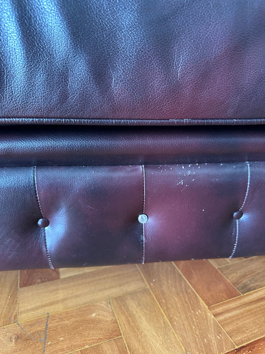 Sofá “Chesterfield” em Couro – Micasa