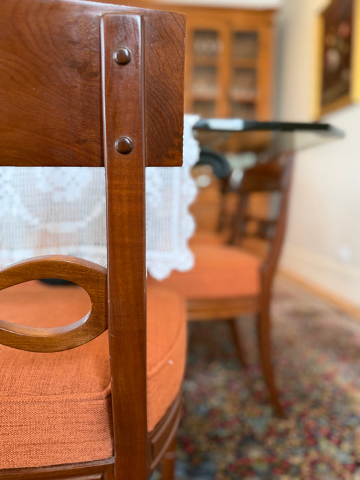Mesa de Jantar com Tampo de Vidro e Pés em Ferro