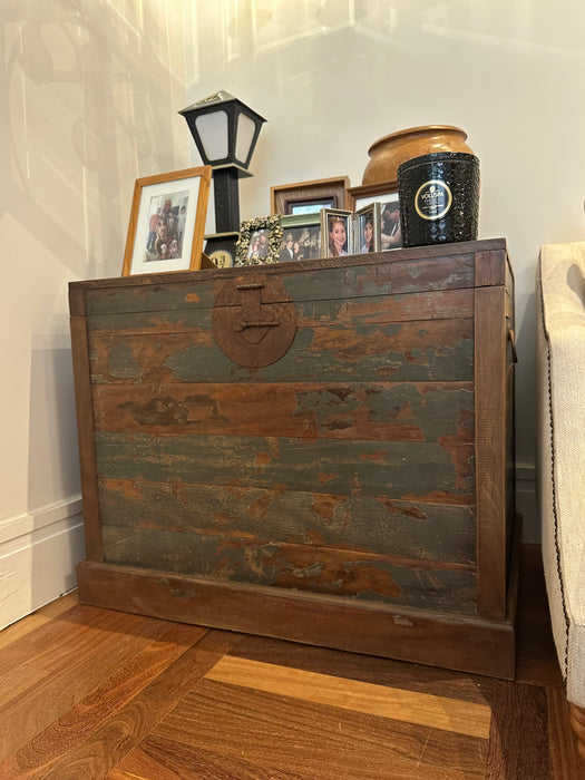 Cômoda com Gavetas em Pátina
