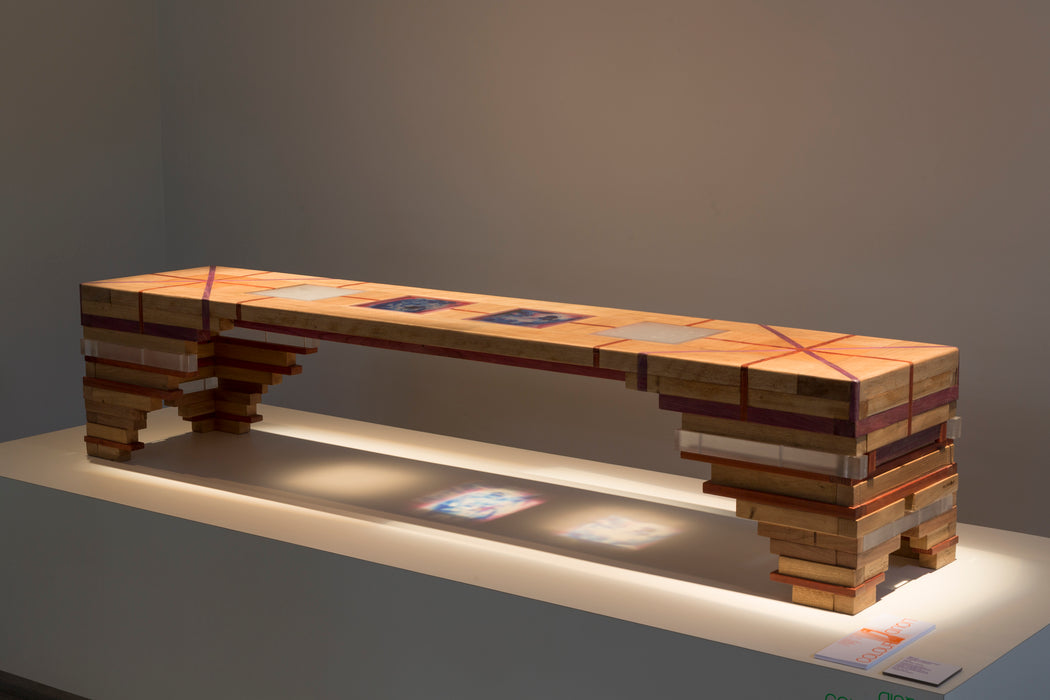 Banco de Madeira “Liquid Colour Bench” – Hillsideout