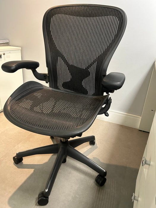 Cadeira de Escritório “Aeron B” - Herman Miller