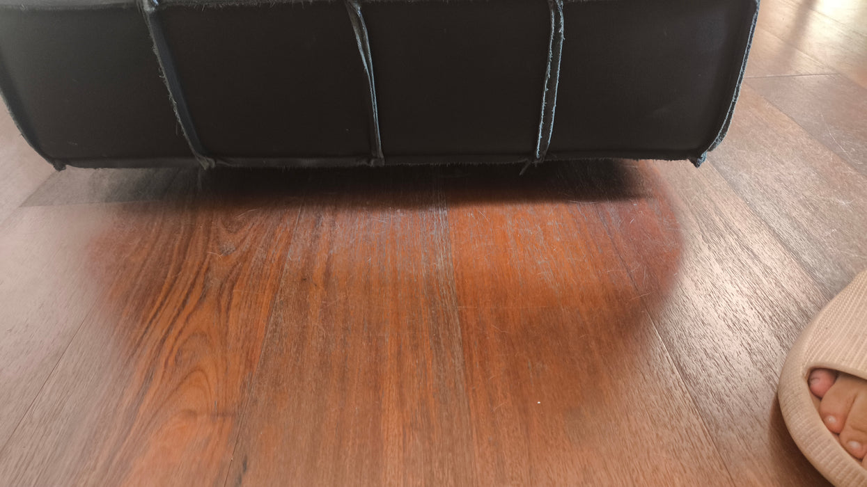 Puff "Back" em Couro Natural – Líder Interiores