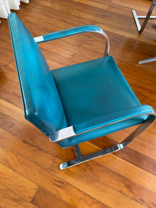 Conjunto com 4 Cadeiras "BRNO" em Couro – Ludwig Mies van der Rohe