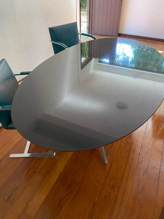 Mesa de Jantar Oval "FK2" – Florence Knoll para Forma