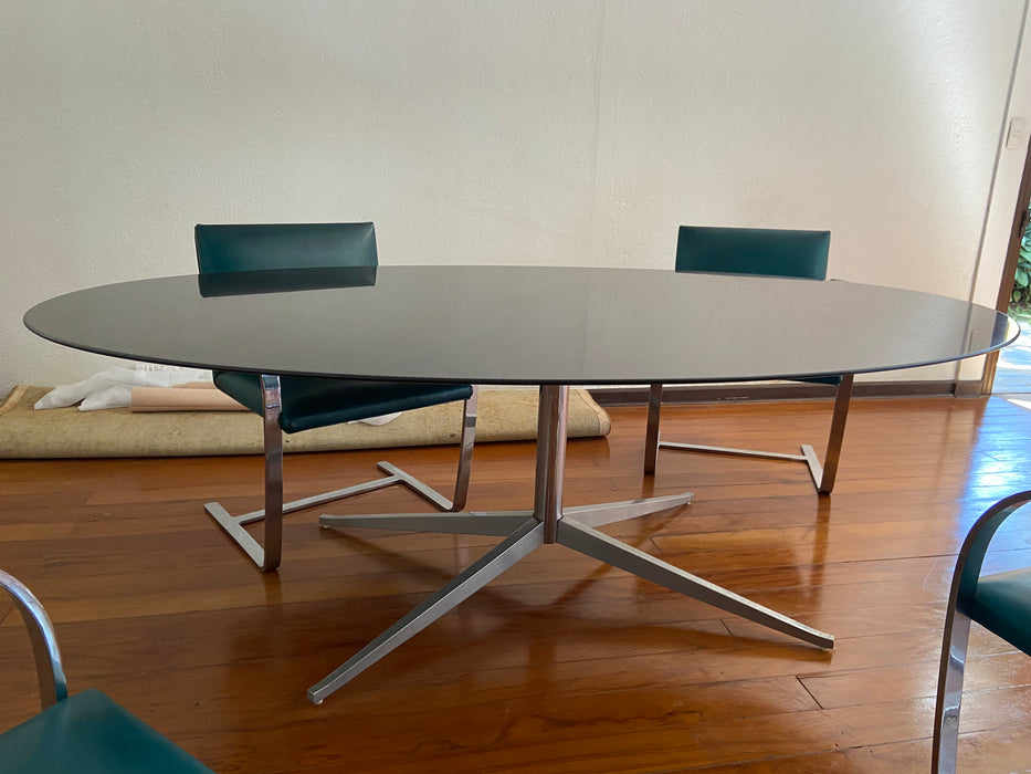 Mesa de Jantar Oval "FK2" – Florence Knoll para Forma