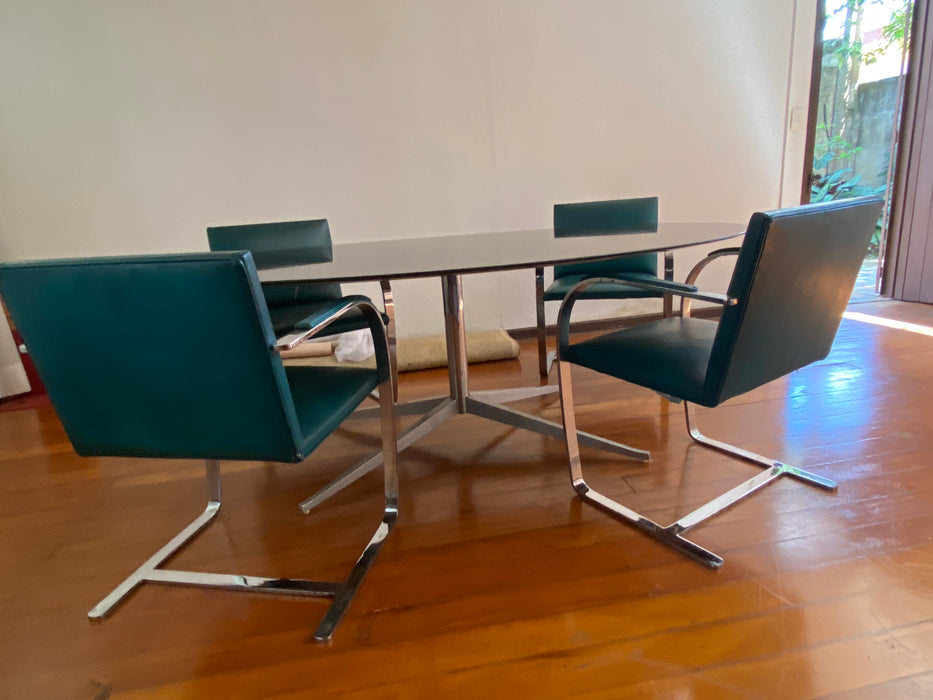 Conjunto com 4 Cadeiras "BRNO" em Couro – Ludwig Mies van der Rohe