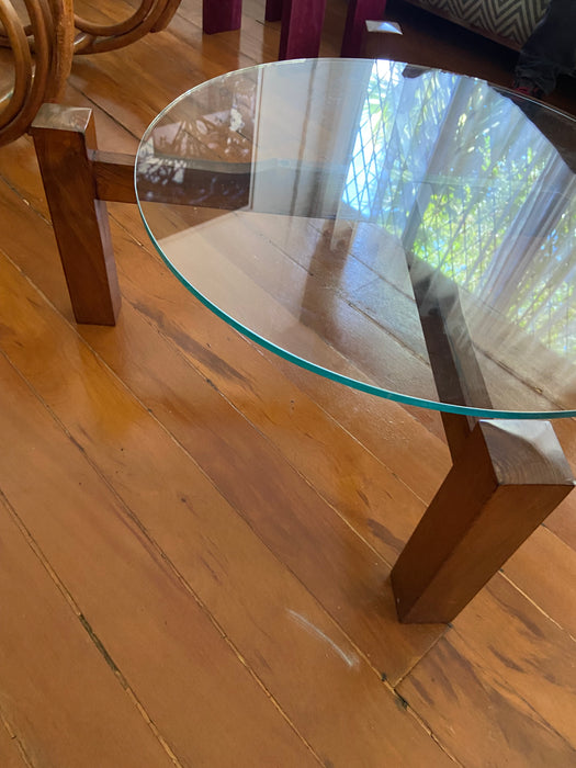 Mesa de Centro Vintage com Tampo de Vidro – Loja Teo