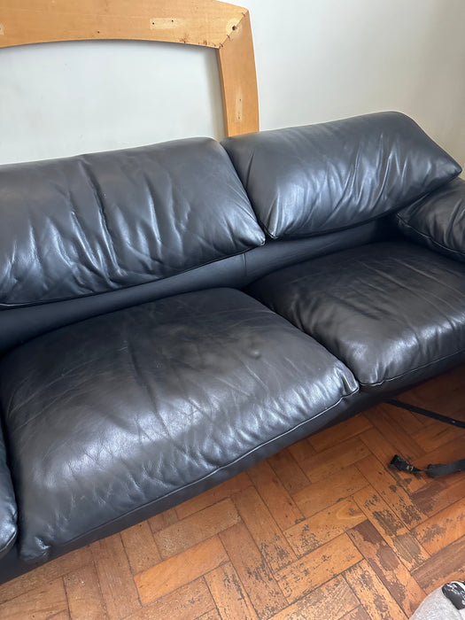 Sofá "Maralunga" de 3 Lugares em Couro Preto - Vico Magistretti para Cassina (produzido Probjeto)