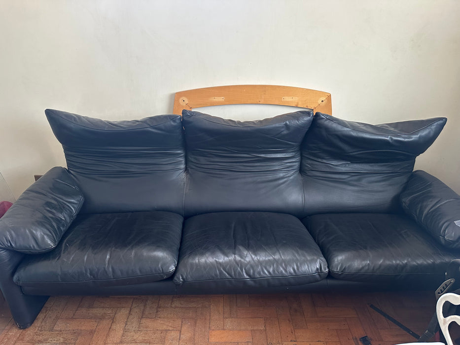 Sofá "Maralunga" de 3 Lugares em Couro Preto - Vico Magistretti para Cassina (produzido Probjeto)