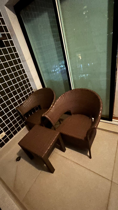 Par de Cadeiras com Banqueta em Fibra