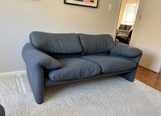 Sofá "Maralunga" Azul de 2 Lugares – Vico Magistretti para Probjeto