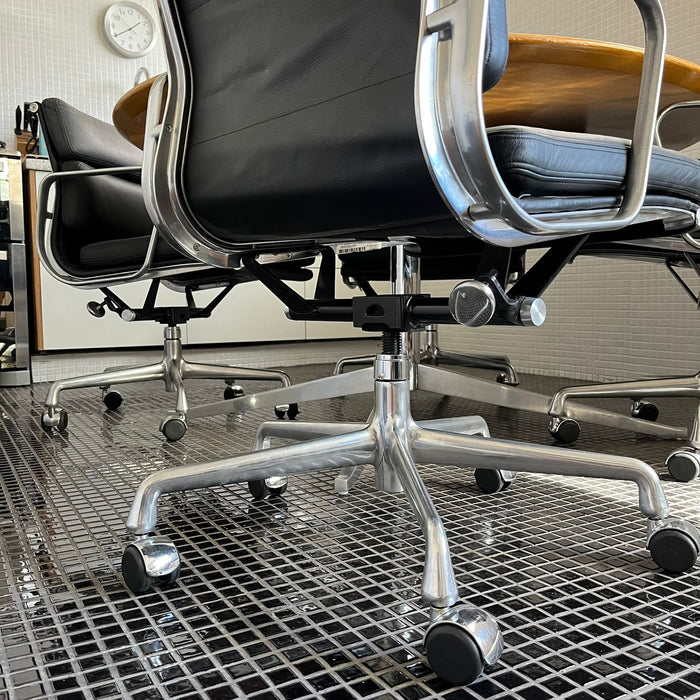 Conjunto com 4 Cadeira "Eames Soft Pad" - Herman Miller