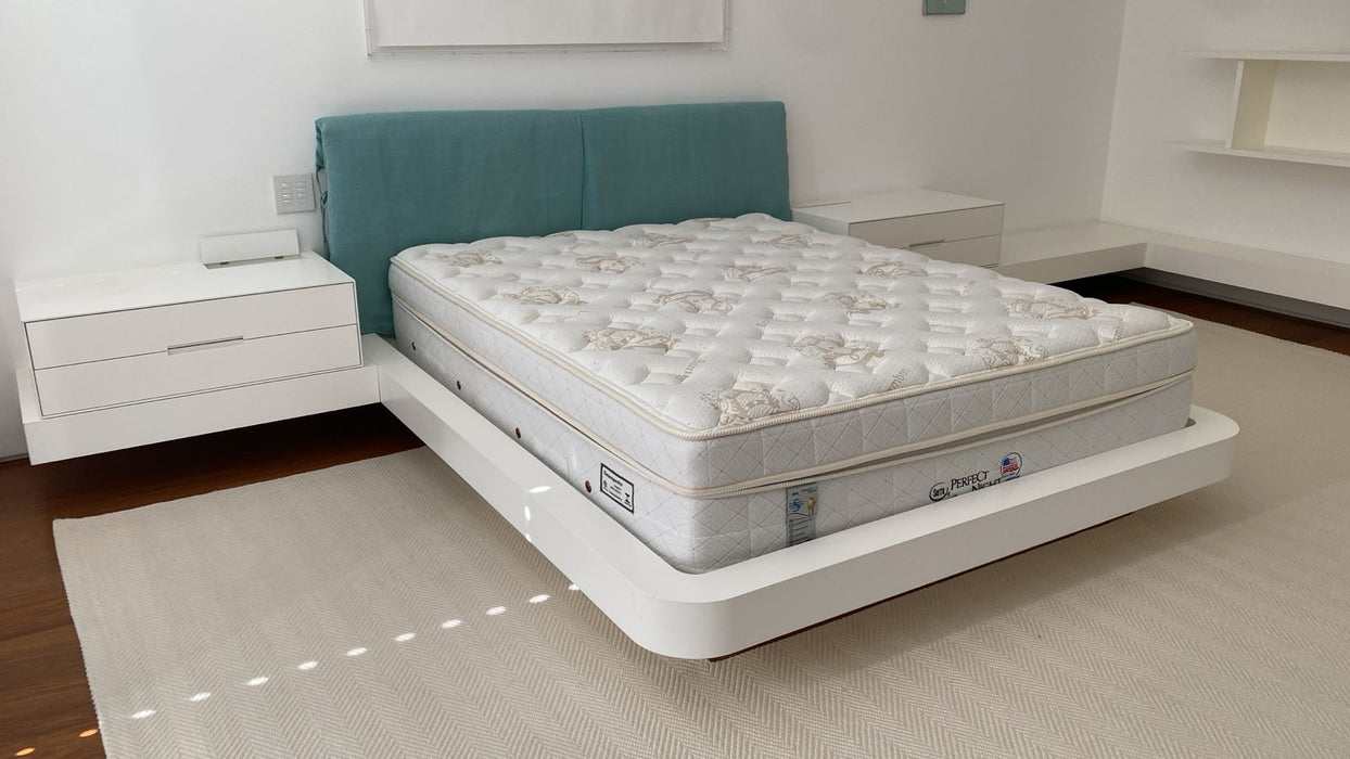 Cama de Casal Queen Size com Cabeceira e Mesas Laterais (Colchão Não Incluso) – Marcenaria