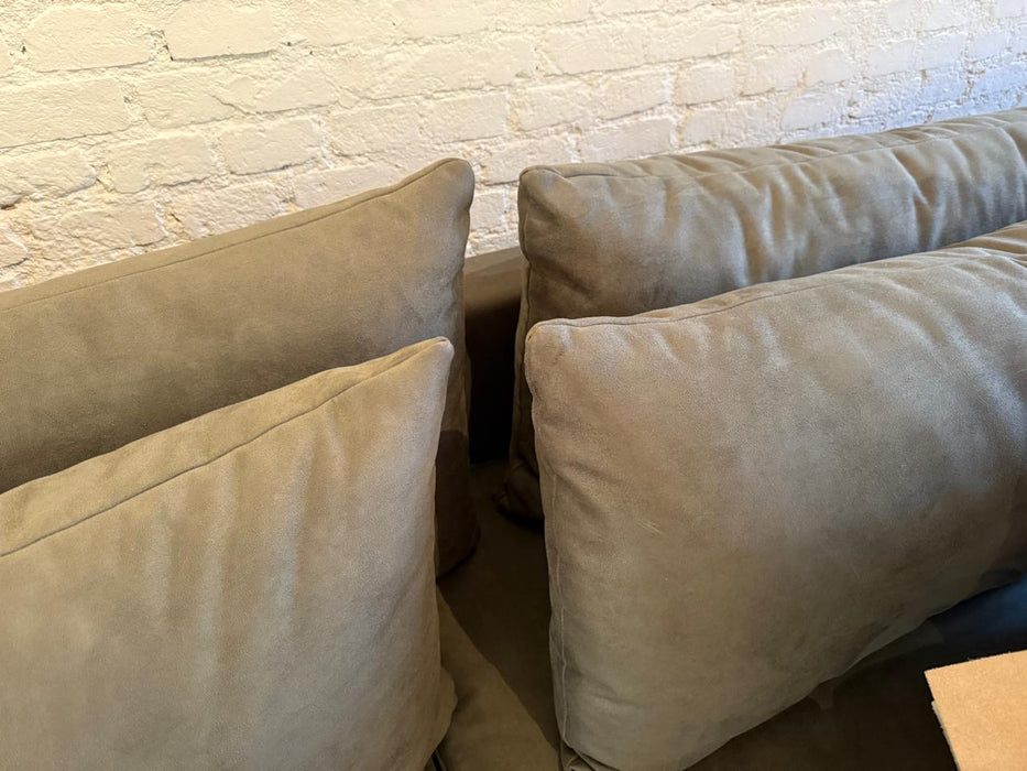 Sofá de 3 Lugares em Suede Verde Musgo - Breton