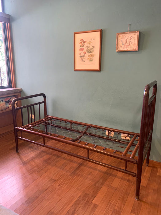 Cama de Solteiro Patente (colchão incluso) – Marcenaria