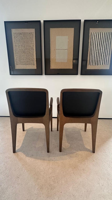 Par de Cadeiras “Bossa” com Braços em Couro – Jader Almeida