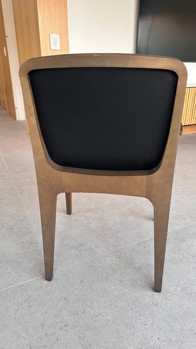 Par de Cadeiras “Bossa” com Braços em Couro – Jader Almeida