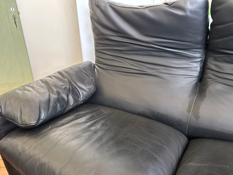 Sofá "Maralunga" de 3 Lugares em Couro Preto - Vico Magistretti para Cassina (produzido Probjeto)