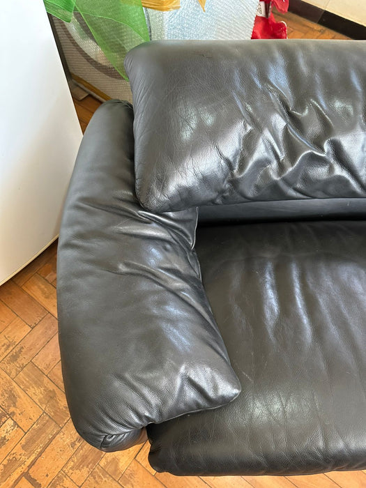 Sofá "Maralunga" de 3 Lugares em Couro Preto - Vico Magistretti para Cassina (produzido Probjeto)