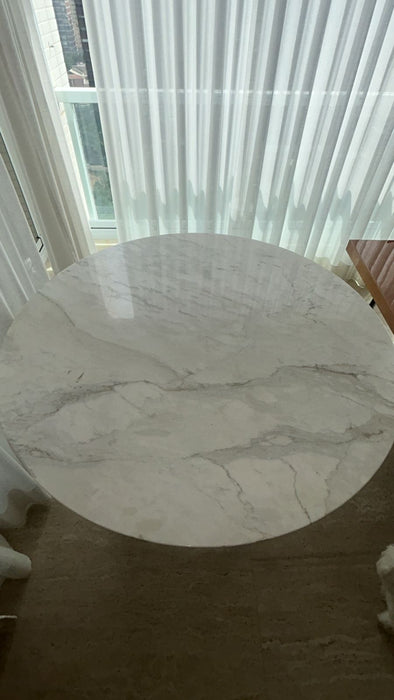 Mesa de Jantar com Tampo em Mármore Vintage