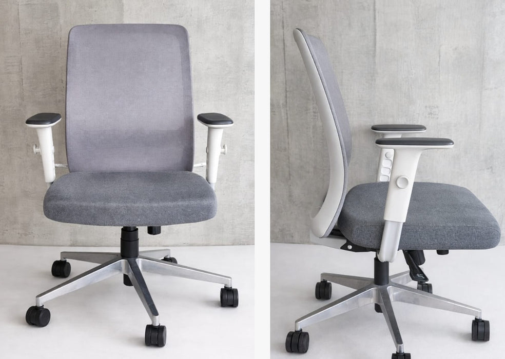Cadeira Ergonômica de Escritório Cavaletti com Braços Reguláveis e Base em Alumínio